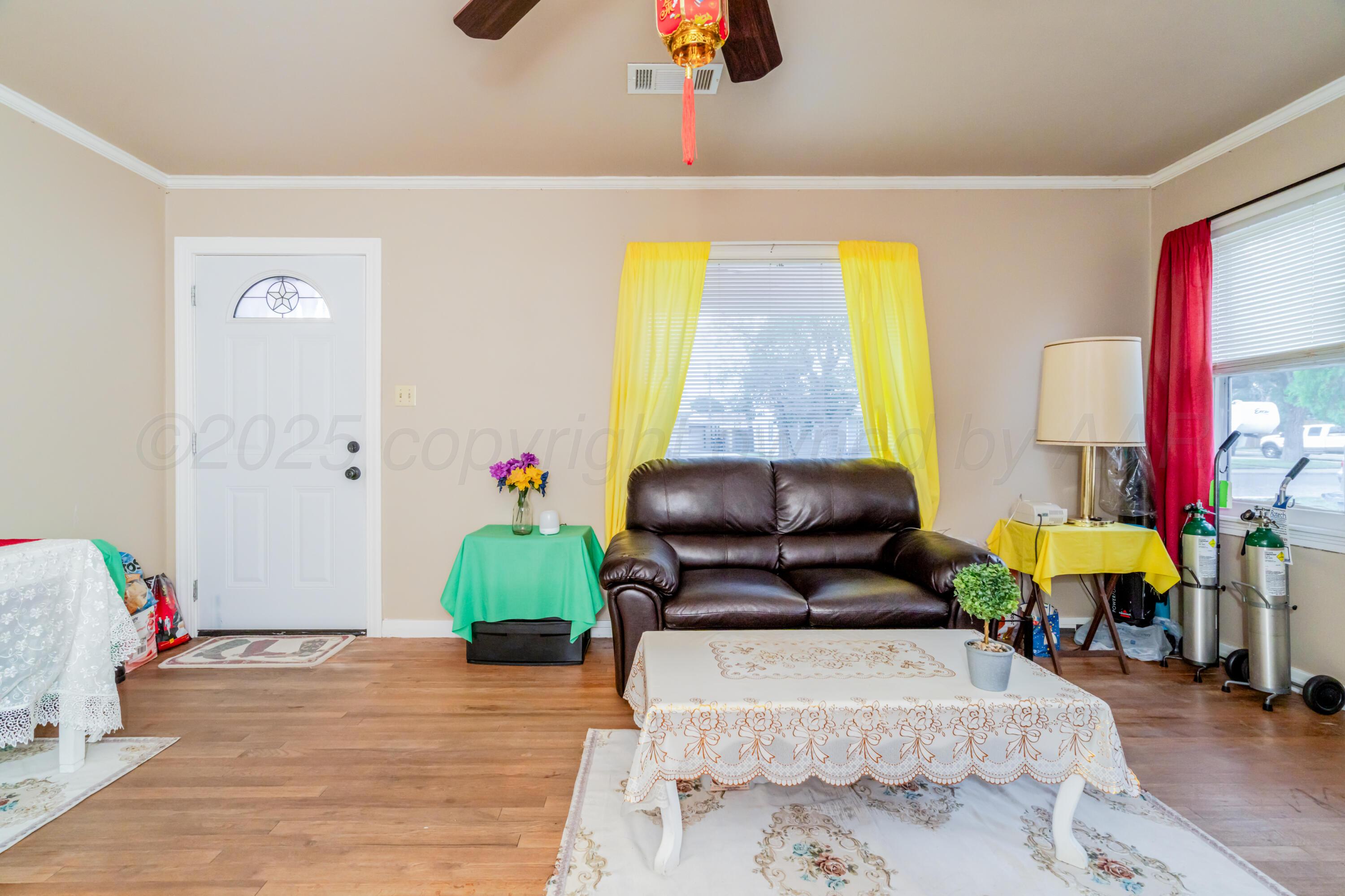 4205 South Jackson Street Amarillo, TX 79110 - Photo 6 of 22 a living room with furniture and a lamp