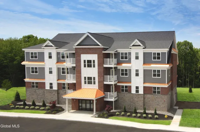 $2,650 | 3 Kilburn Court, Unit 301, Cohoes, NY 12047