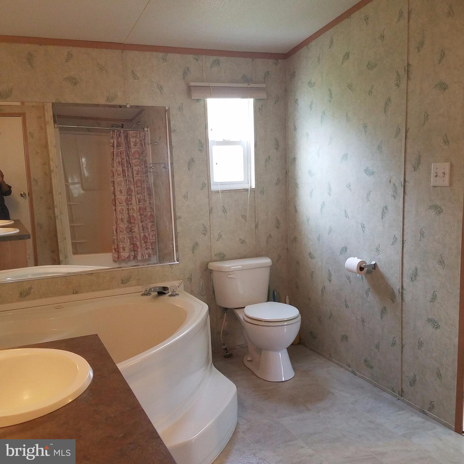 7810 Clark Road, Unit E22 Hanover, MD 21076 - Photo 19 of 27 Bath (Master)
