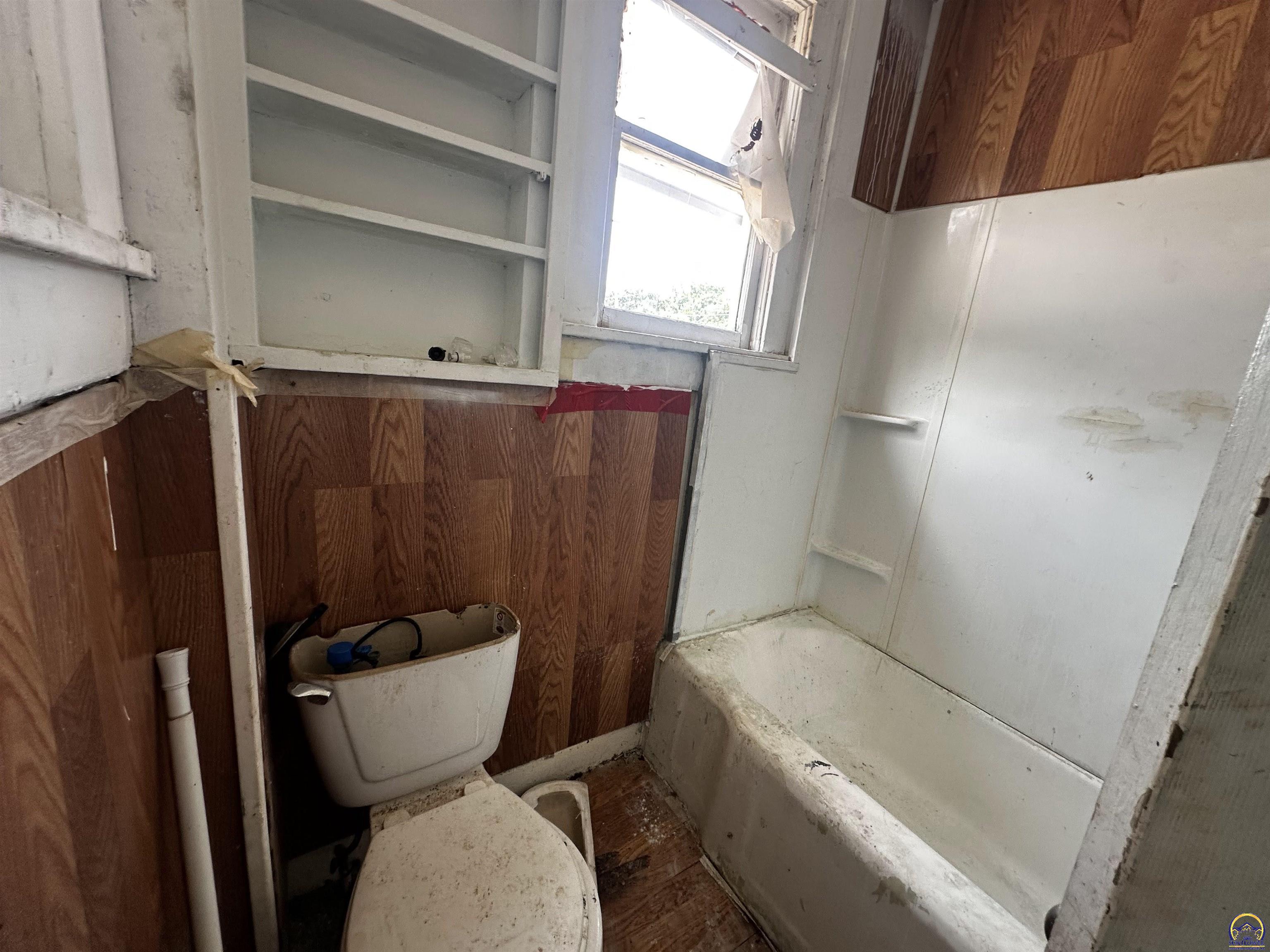 313 Southwest 13th Street Topeka, KS 66612 - Photo 17 of 23