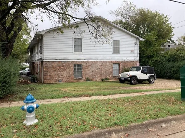 $1,000 | 618 West Sycamore Street, Denton, TX 76201