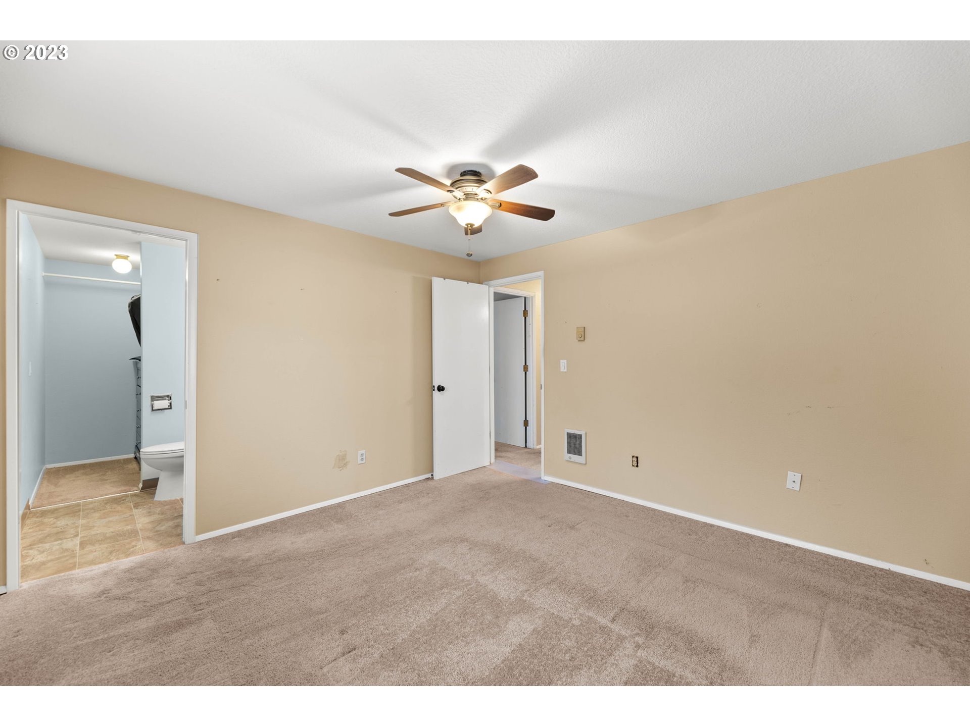 727 Southeast Russell Street Camas, WA 98607 - Photo 20 of 29 Primary Bedroom