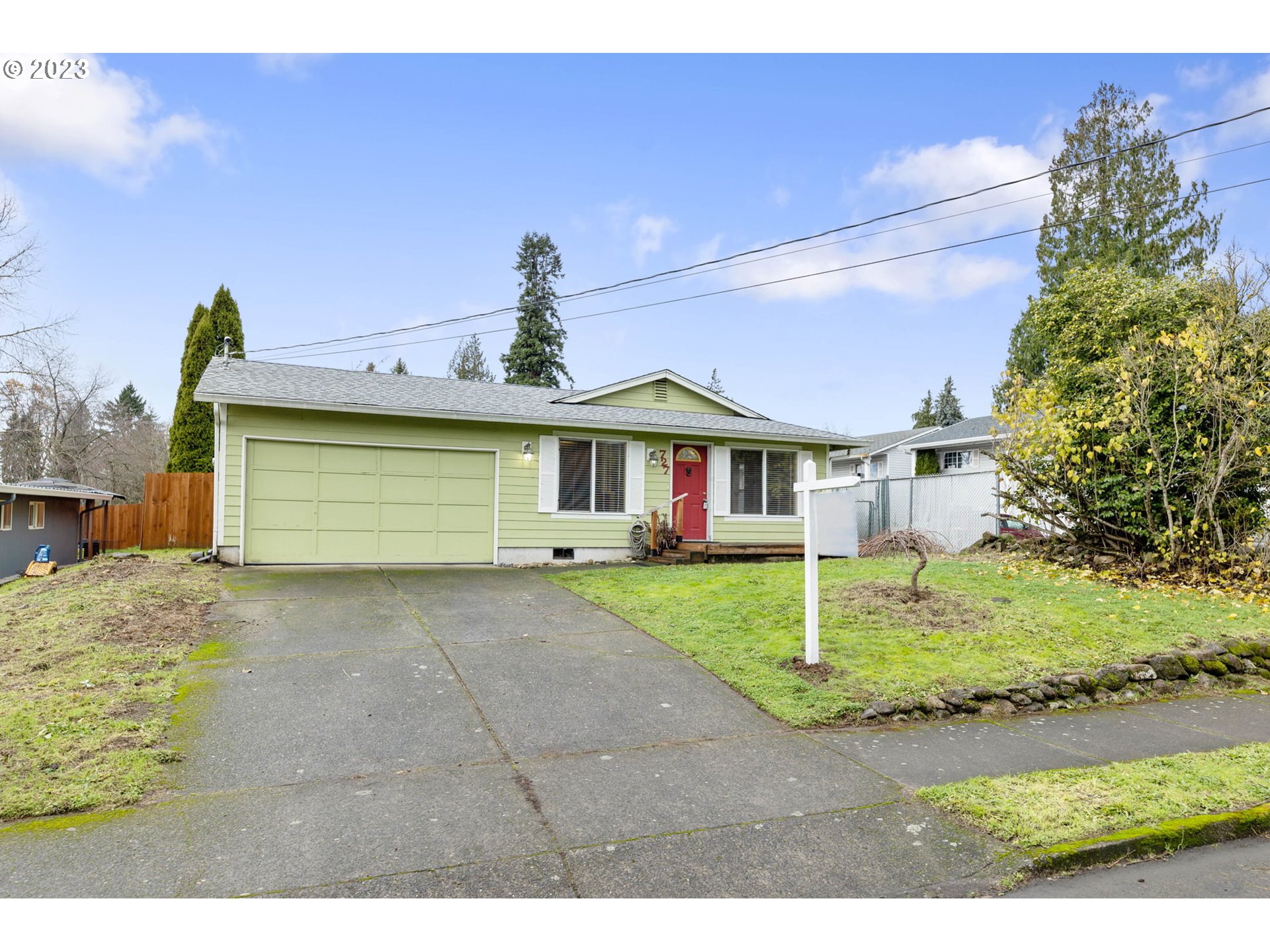 727 Southeast Russell Street Camas, WA 98607 - Photo 2 of 29 Front Yard