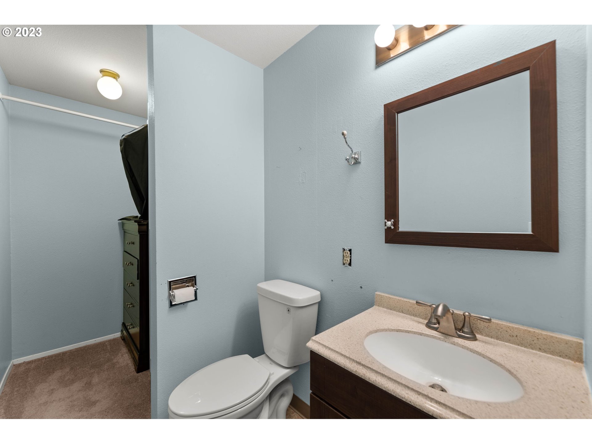 727 Southeast Russell Street Camas, WA 98607 - Photo 22 of 29 Owner's Suite Bathroom