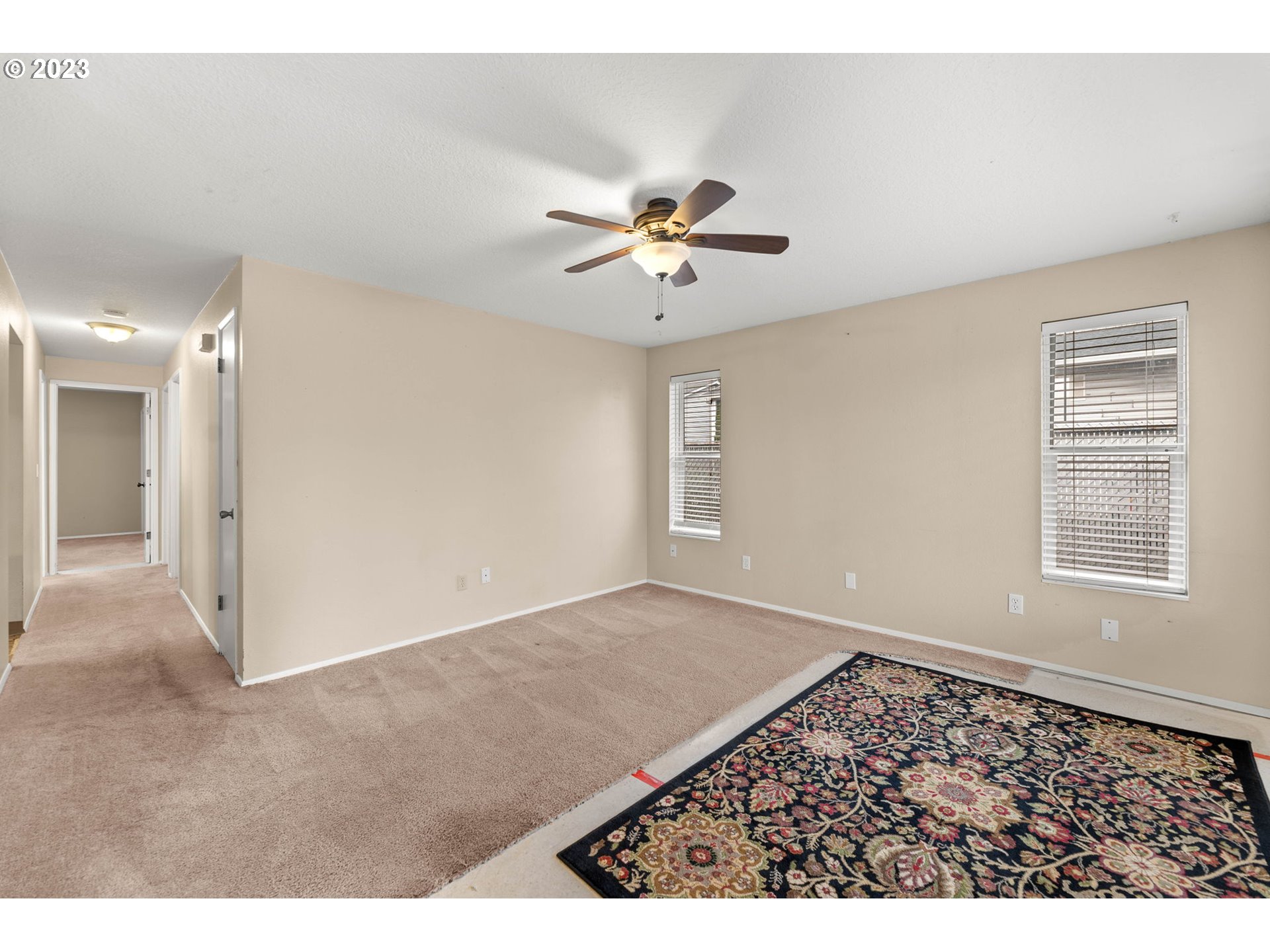 727 Southeast Russell Street Camas, WA 98607 - Photo 3 of 29 Living Room