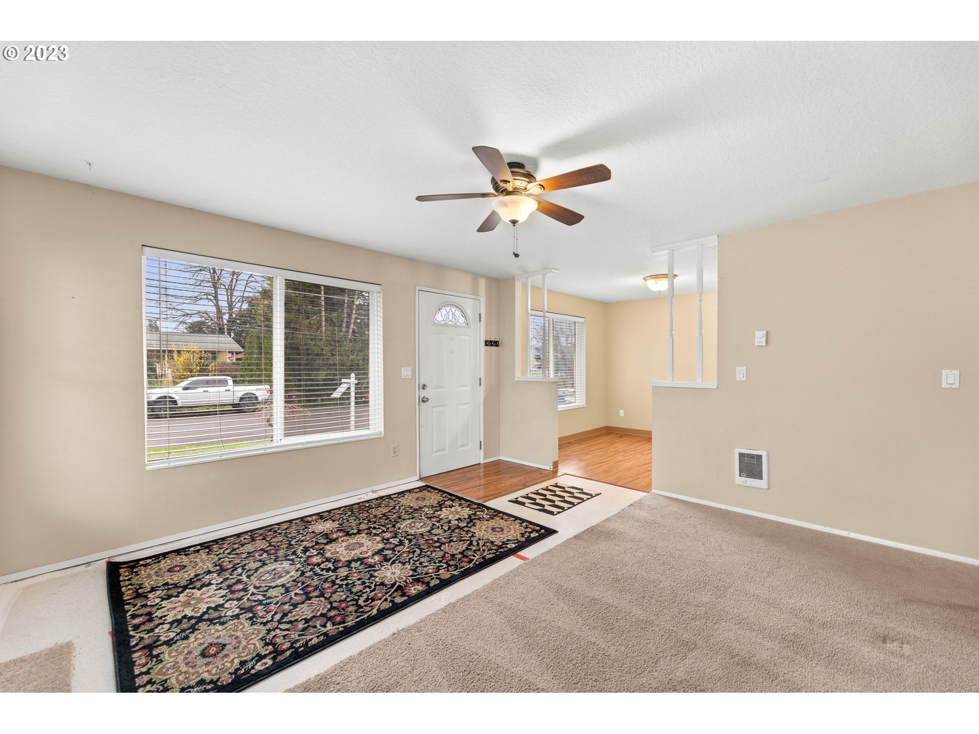 727 Southeast Russell Street Camas, WA 98607 - Photo 5 of 29 Living Room
