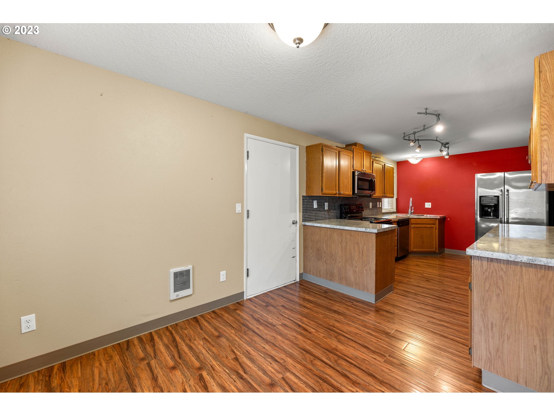 727 Southeast Russell Street Camas, WA 98607 - Photo 9 of 29 Kitchen/Nook