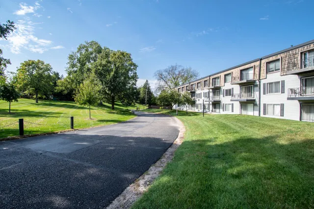 $154,900 | 181 Little Canada Road East, Unit 115, Little Canada, MN 55117