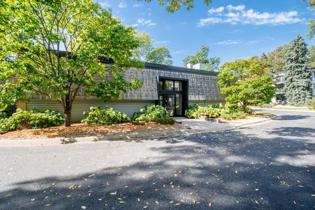 $154,900 | 181 Little Canada Road East, Unit 115, Little Canada, MN 55117