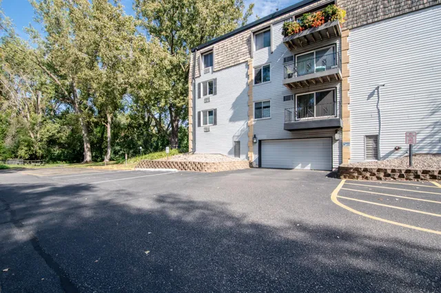 $154,900 | 181 Little Canada Road East, Unit 115, Little Canada, MN 55117