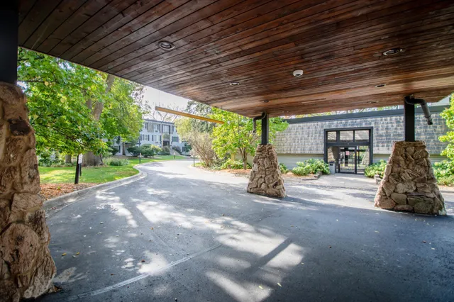 $154,900 | 181 Little Canada Road East, Unit 115, Little Canada, MN 55117