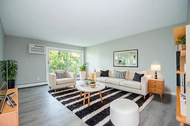 $154,900 | 181 Little Canada Road East, Unit 115, Little Canada, MN 55117