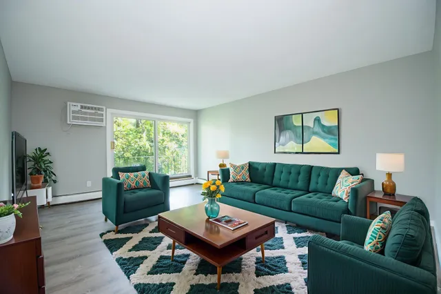 $154,900 | 181 Little Canada Road East, Unit 115, Little Canada, MN 55117