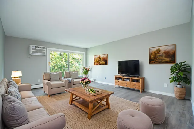 $154,900 | 181 Little Canada Road East, Unit 115, Little Canada, MN 55117