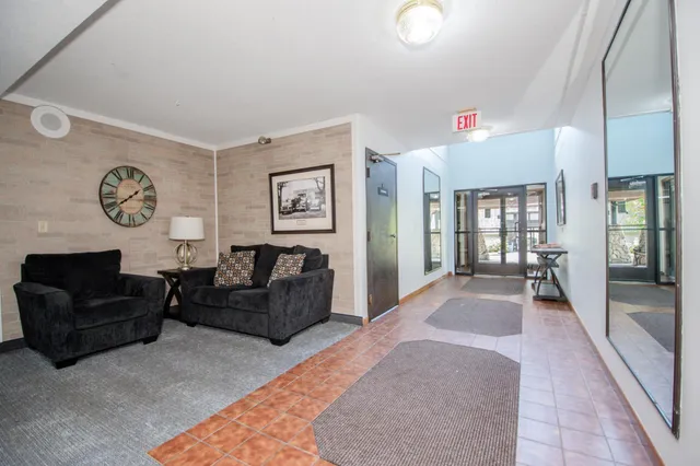 $154,900 | 181 Little Canada Road East, Unit 115, Little Canada, MN 55117