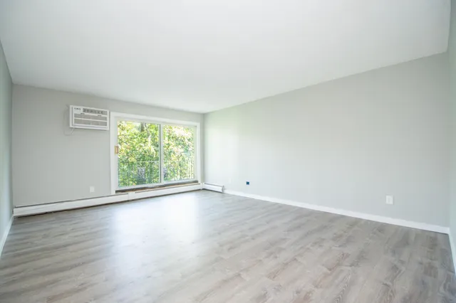 $154,900 | 181 Little Canada Road East, Unit 115, Little Canada, MN 55117