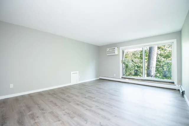 $154,900 | 181 Little Canada Road East, Unit 115, Little Canada, MN 55117