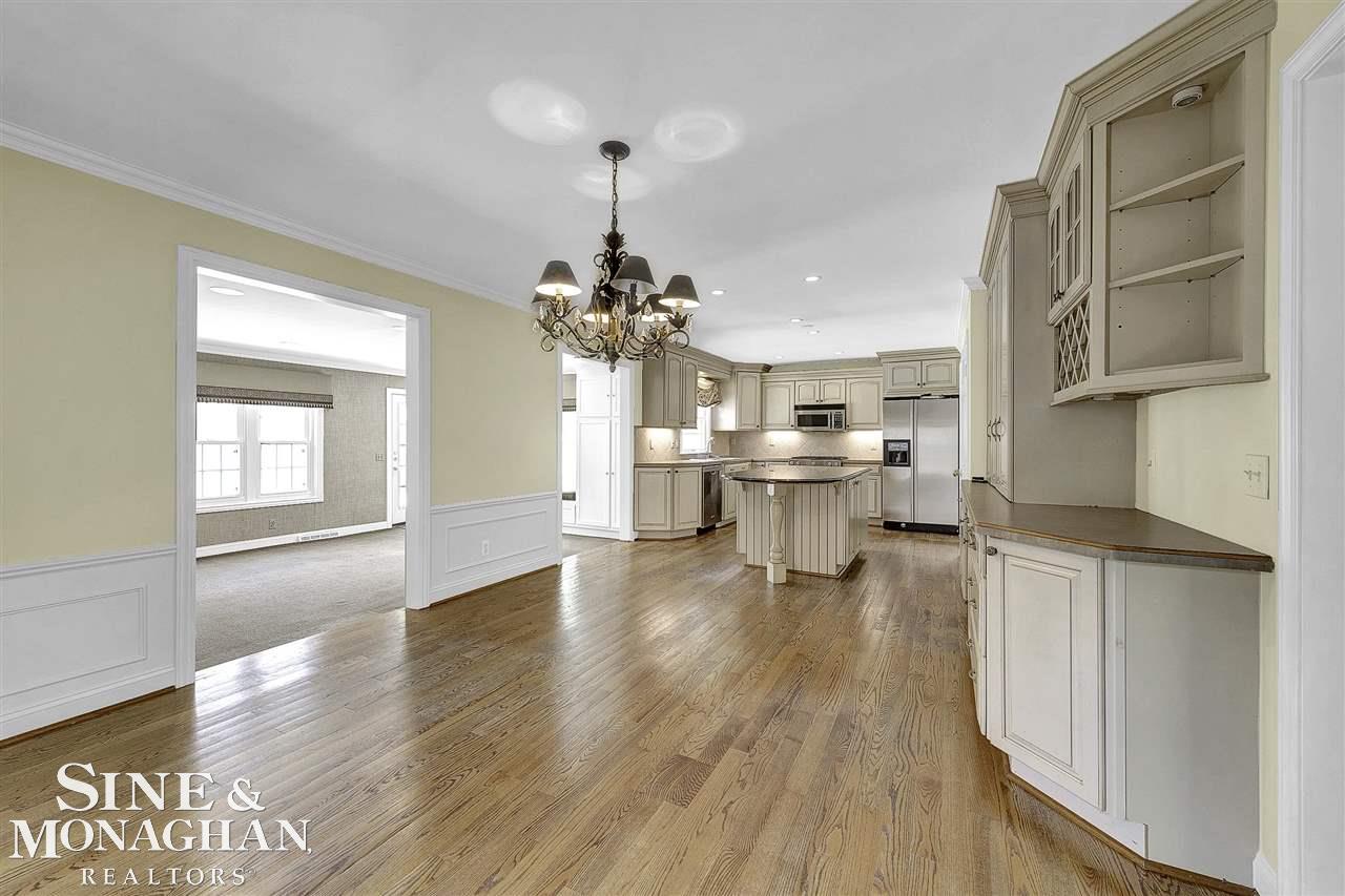 308 Kerby Road Grosse Pointe, MI 48236 - Photo 4 of 32 50081448-3.JPG