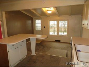 211 Doerr Street Roxana, IL 62084 - Photo 2 of 12