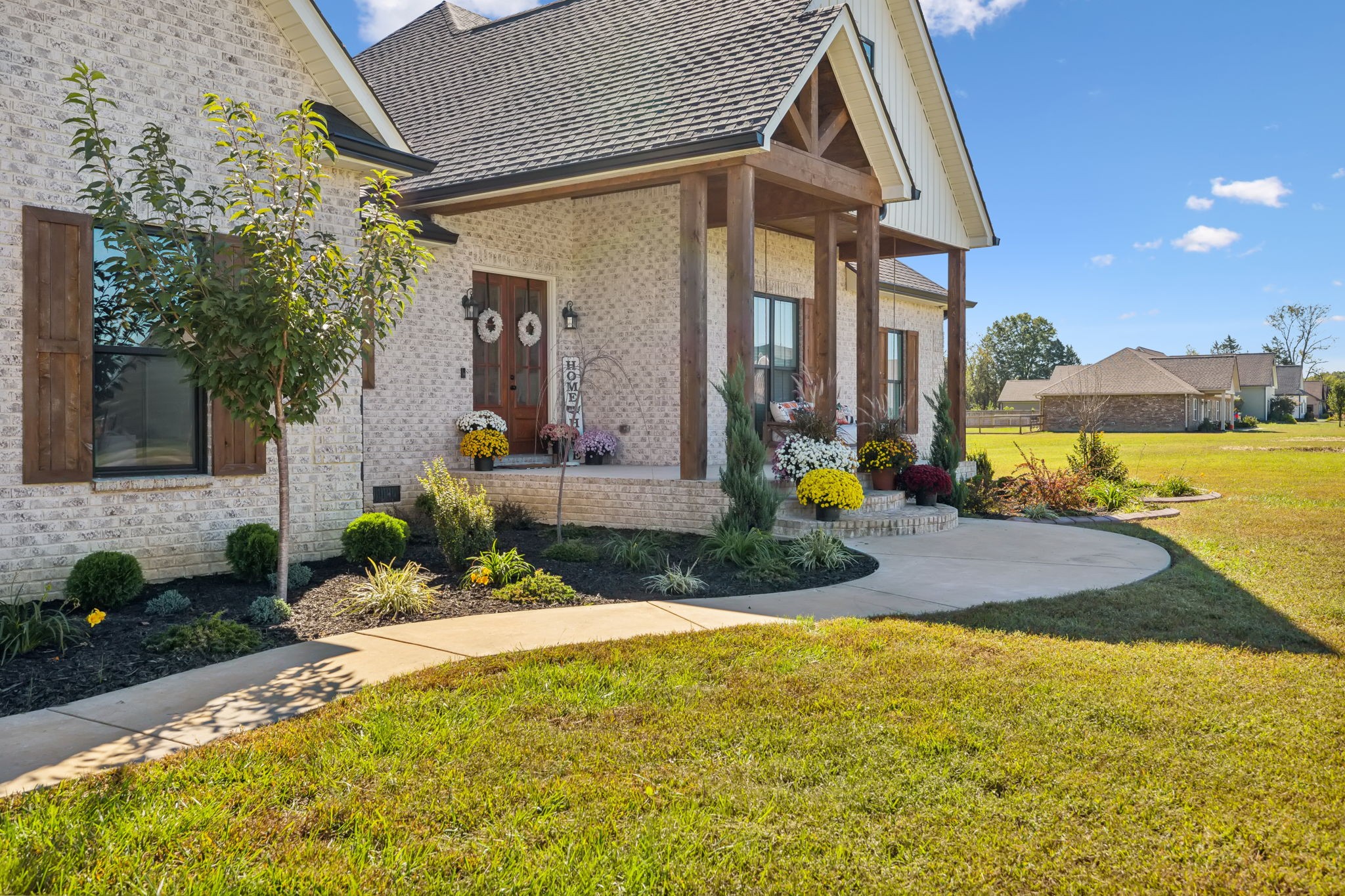 1338 Norton Road Manchester, TN 37355 - Photo 4 of 55 a view of a house with swimming pool and sitting area