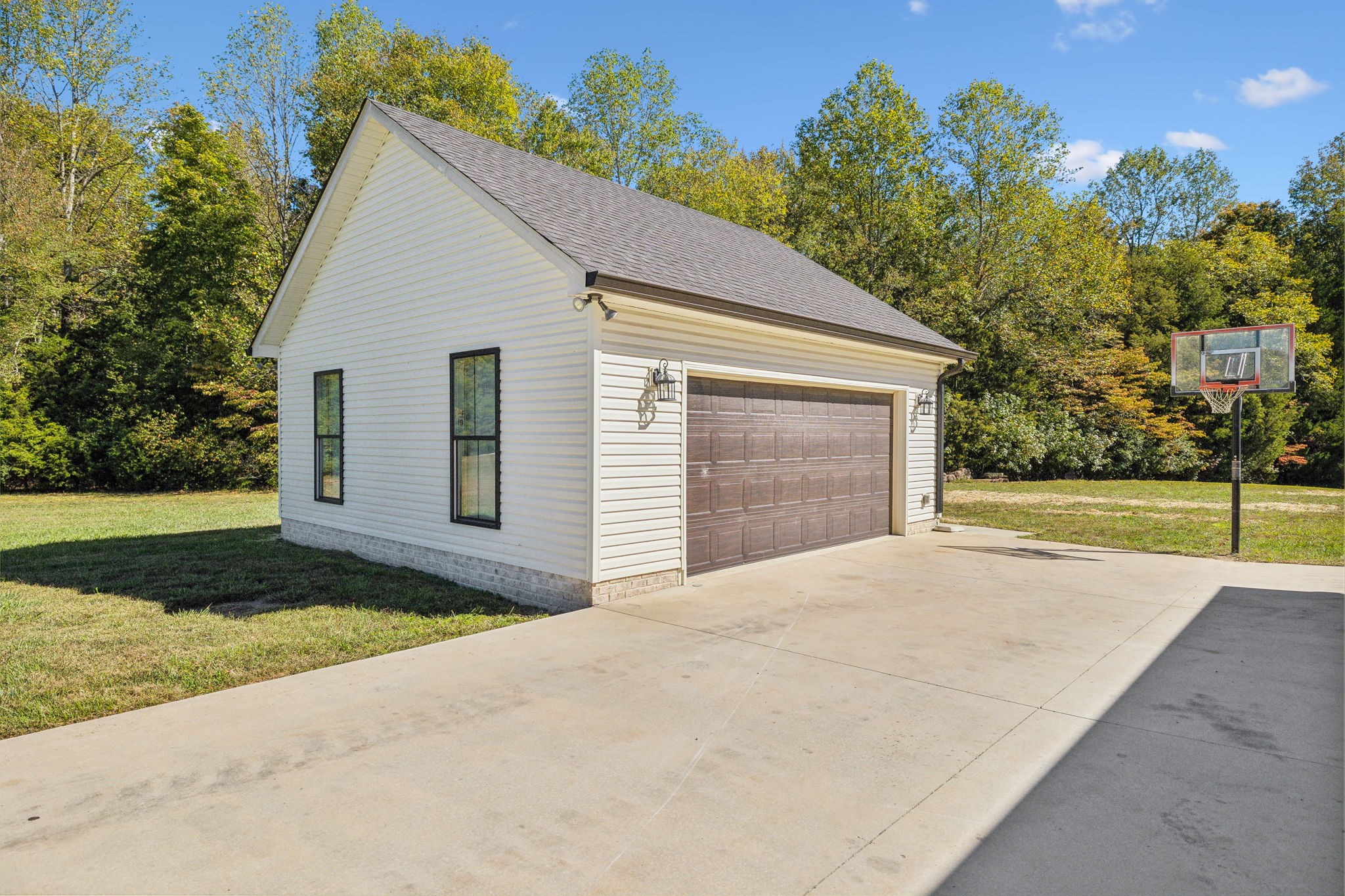 1338 Norton Road Manchester, TN 37355 - Photo 43 of 55 a front view of a house with a yard and garage