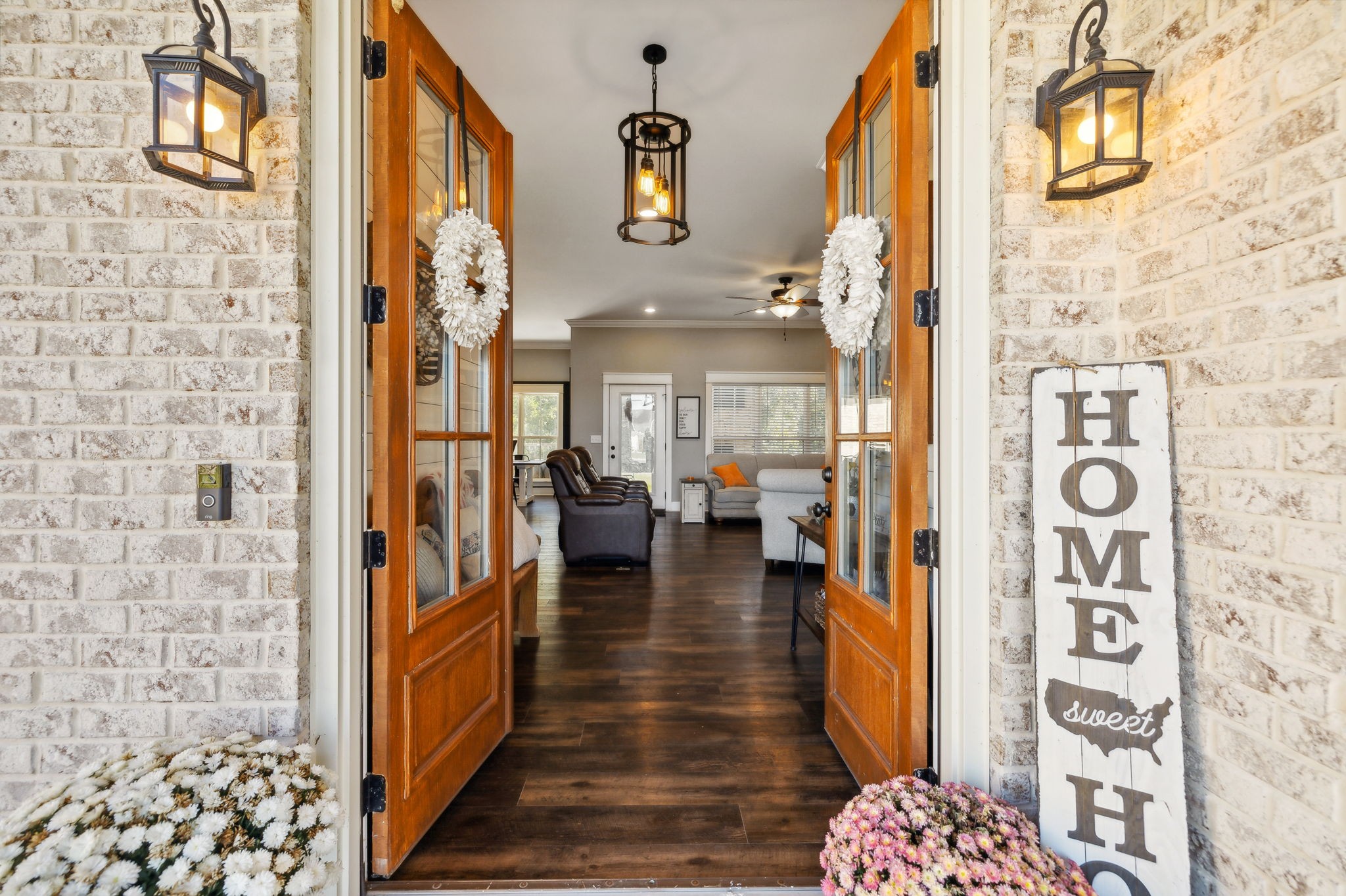 1338 Norton Road Manchester, TN 37355 - Photo 7 of 55 a hallway with a dining table and chairs