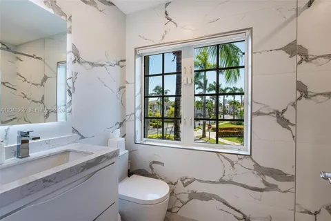 $1,749,000 | 20940 Northeast 31st Place, Aventura, FL 33180