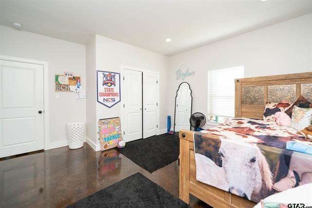 2151 Byrd Road Jacksonville, TX 75766 - Photo 34 of 40 a living room with furniture and a window