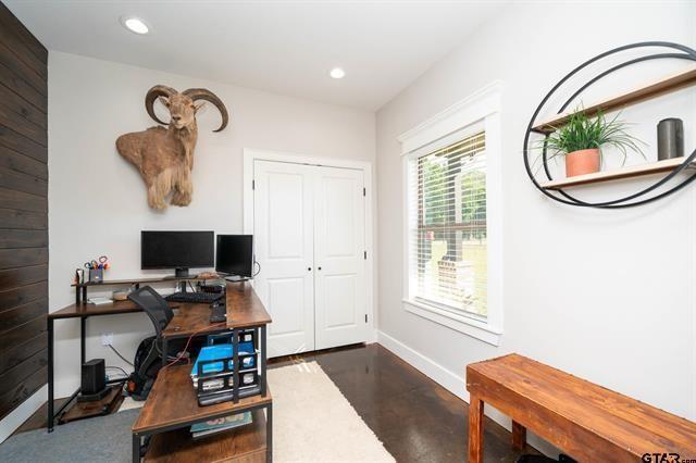2151 Byrd Road Jacksonville, TX 75766 - Photo 6 of 40 a living room with furniture and a window