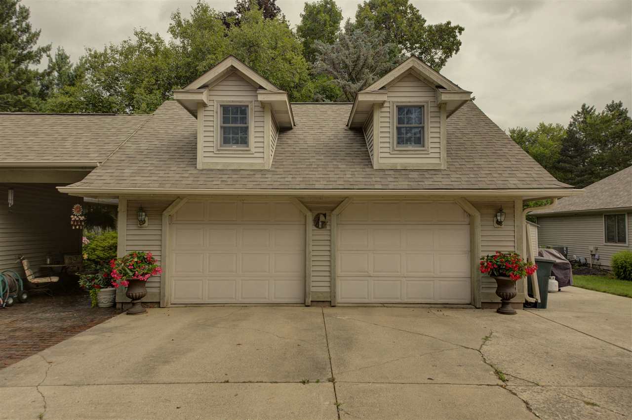 721 East River Road Flushing, MI 48433 - Photo 8 of 62