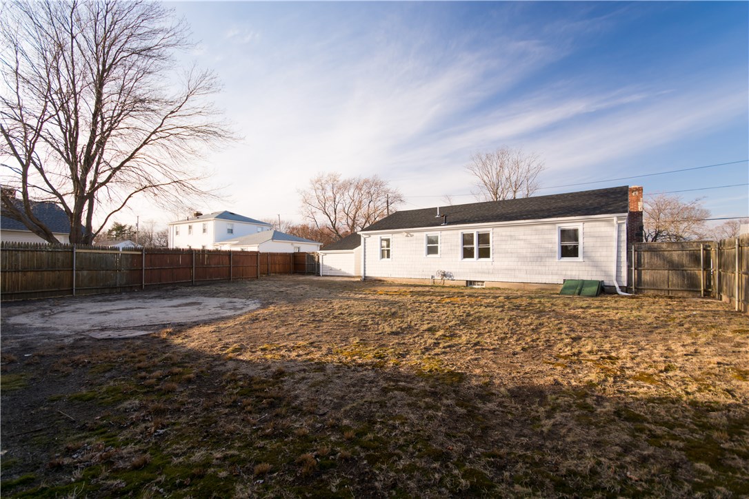 131 Belmont Road Cranston, RI 02910 - Photo 3 of 27 Gallery Image 3