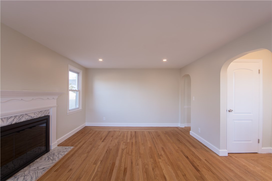 131 Belmont Road Cranston, RI 02910 - Photo 5 of 27 Gallery Image 5