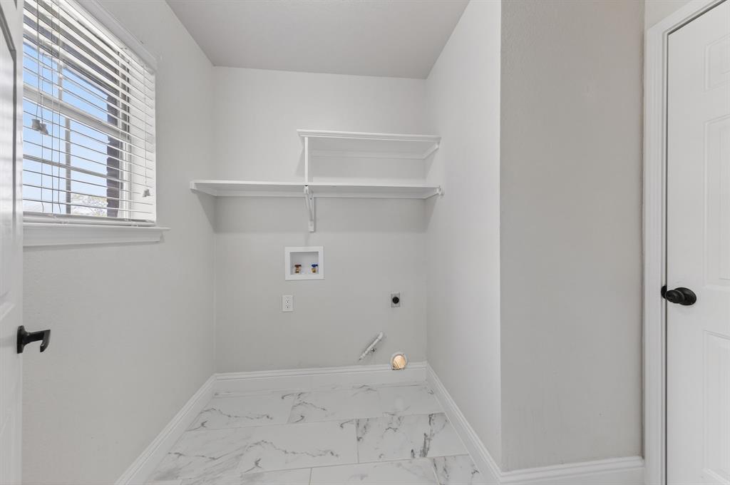 607 Rawlins Drive Lancaster, TX 75146 - Photo 15 of 26 a view of bathroom