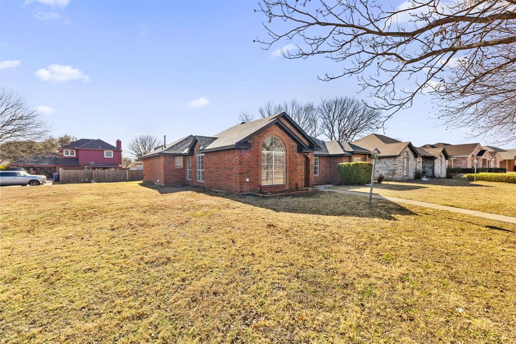 607 Rawlins Drive Lancaster, TX 75146 - Photo 5 of 26 a house view with a outdoor space