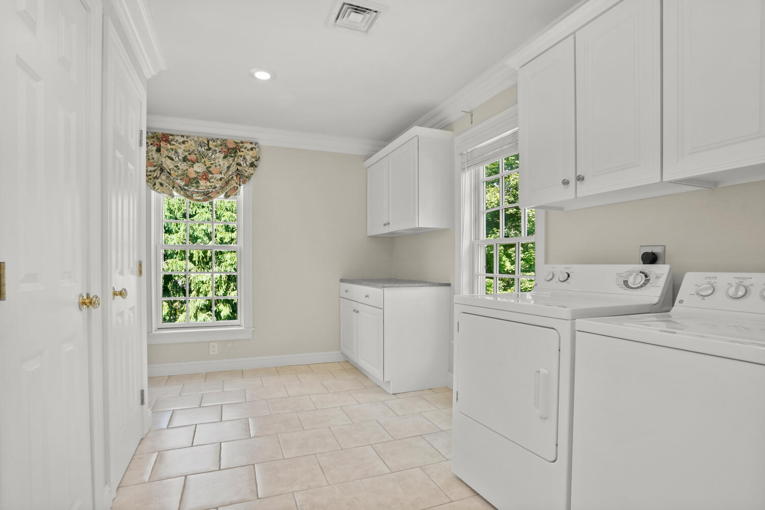77 Ludlowe Road New Canaan, CT 06840 - Photo 30 of 40 77 Ludlowe Rd New Canaan CT-large-038-03
