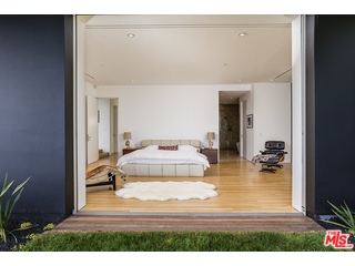 20659 Rockcroft Drive Malibu, CA 90265 - Photo 18 of 33 a view of a bedroom and bedroom