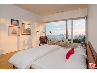 20659 Rockcroft Drive Malibu, CA 90265 - Photo 22 of 33 a bed room with a bed and a couch