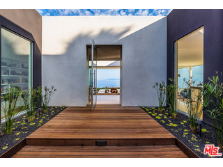 20659 Rockcroft Drive Malibu, CA 90265 - Photo 4 of 33 a bedroom with a bed and a potted plant