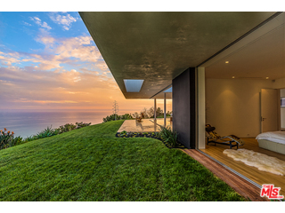 20659 Rockcroft Drive Malibu, CA 90265 - Photo 32 of 33 a view of a backyard of the house