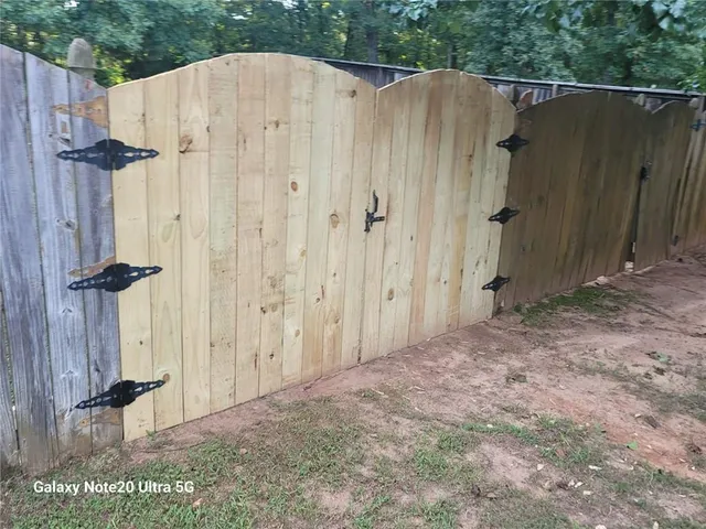 a view of a entrance gate of the house