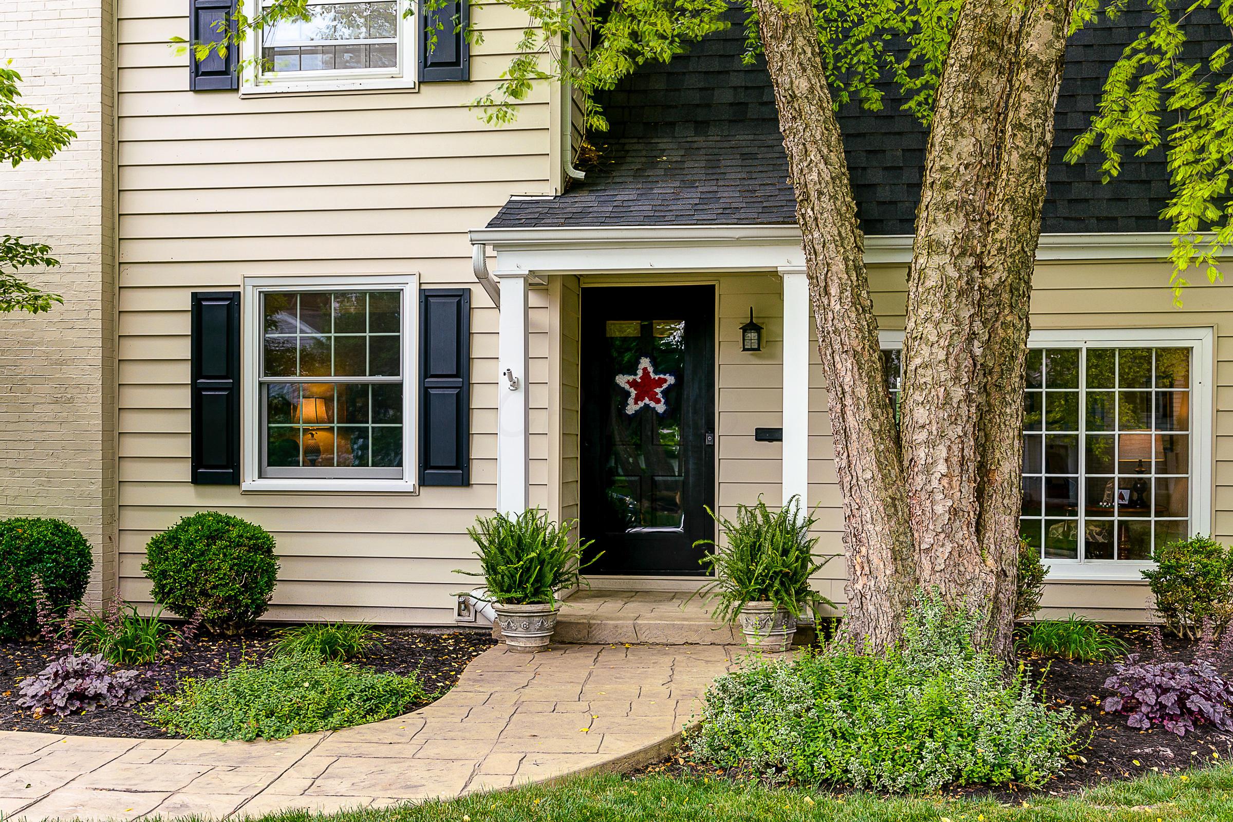 2344 Brixton Road Upper Arlington, OH 43221 - Photo 2 of 28