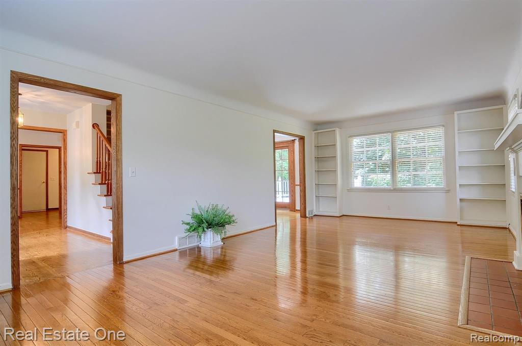483 Willow Tree Lane Rochester Hills, MI 48306 - Photo 16 of 47