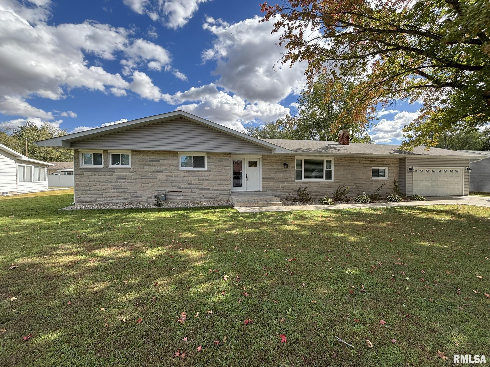 512 Tulsa Avenue Salem, IL 62881 - Photo 1 of 25