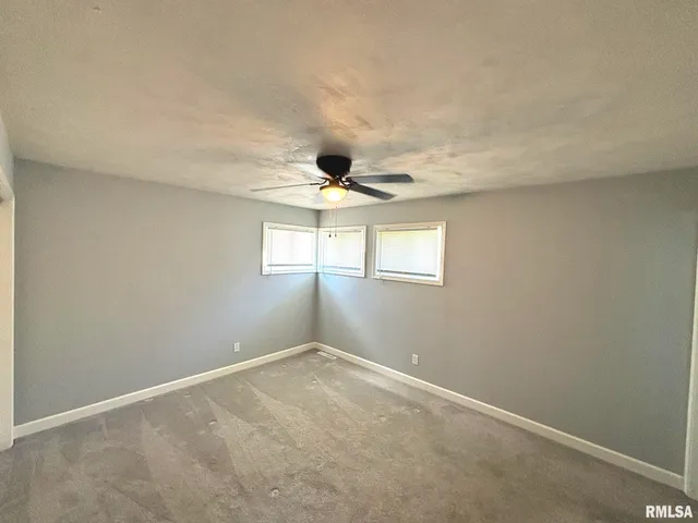 $179,900 | 512 Tulsa Avenue, Salem, IL 62881