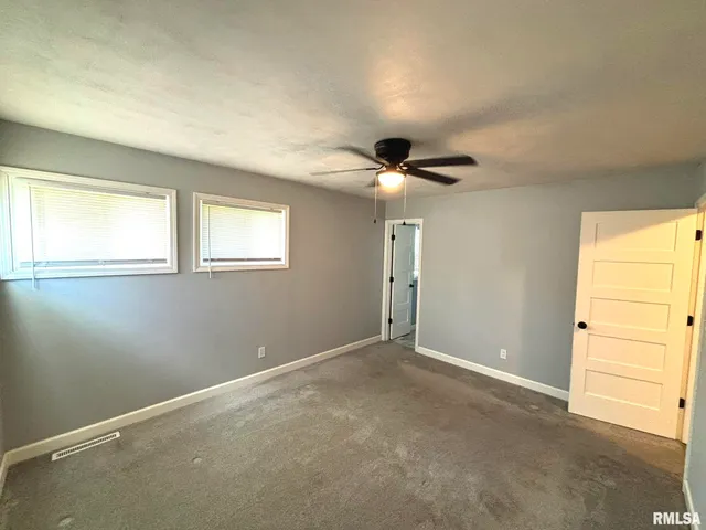 $179,900 | 512 Tulsa Avenue, Salem, IL 62881