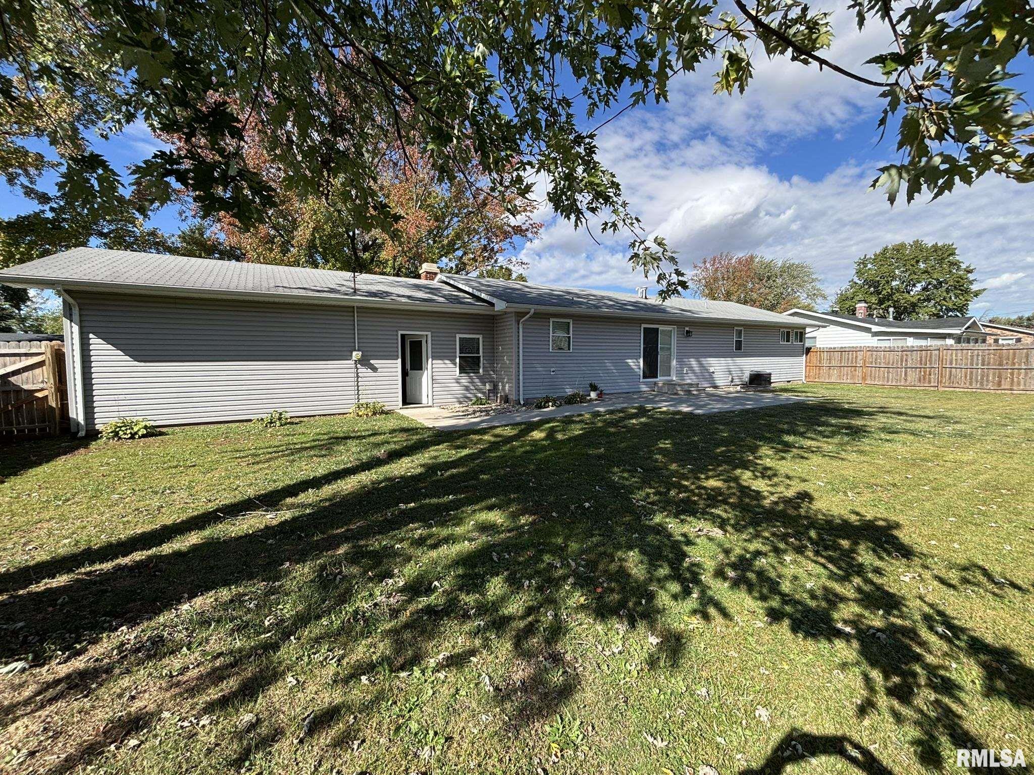 512 Tulsa Avenue Salem, IL 62881 - Photo 2 of 25