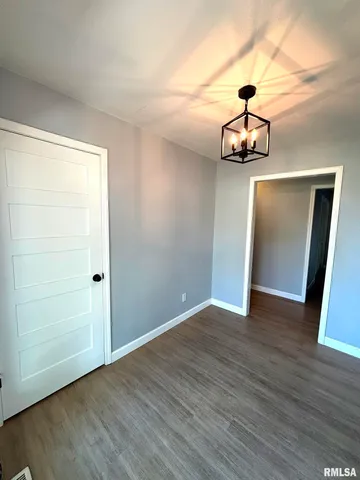 $179,900 | 512 Tulsa Avenue, Salem, IL 62881