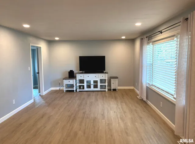 $179,900 | 512 Tulsa Avenue, Salem, IL 62881