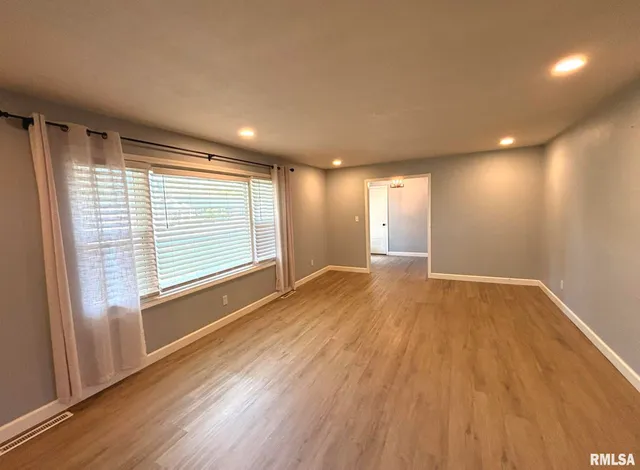 $179,900 | 512 Tulsa Avenue, Salem, IL 62881