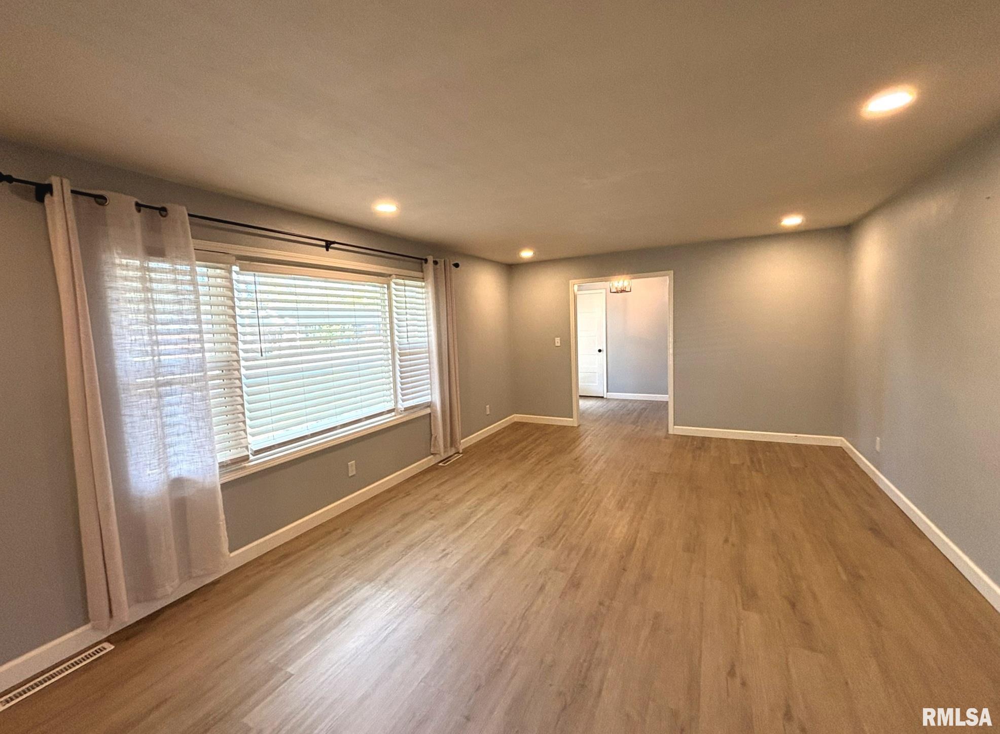 512 Tulsa Avenue Salem, IL 62881 - Photo 7 of 25